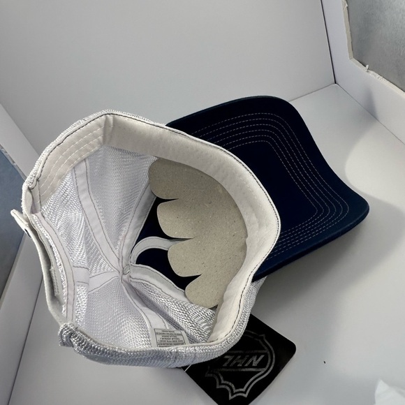 NHL Winnipeg Jets Hat - Picture 6 of 7